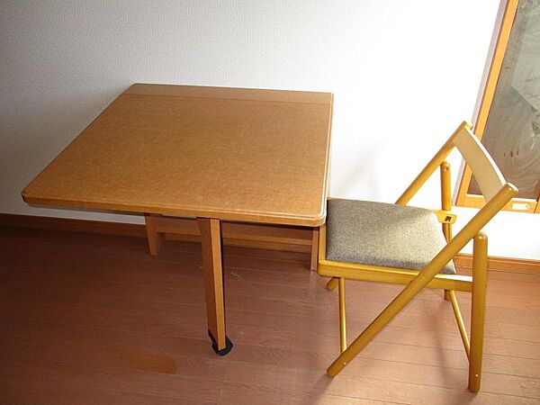 画像24:テーブル、椅子