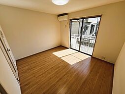 Une brise 1階1Kのリビング/ダイニング