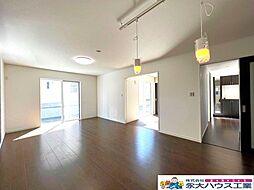 茂庭新組 4SLDKのリビング/ダイニング