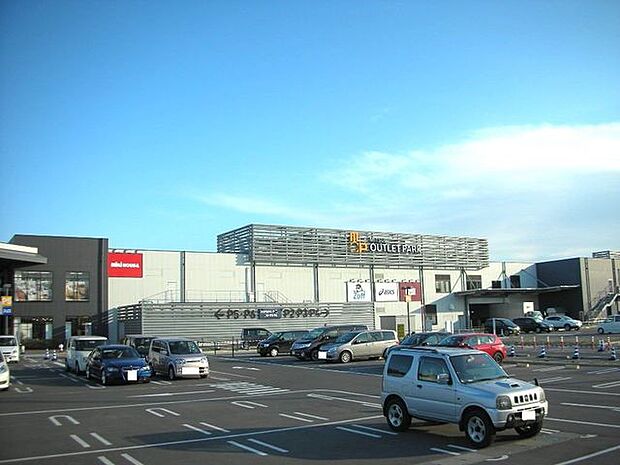 三井アウトレットパーク仙台港 徒歩12分。 900m