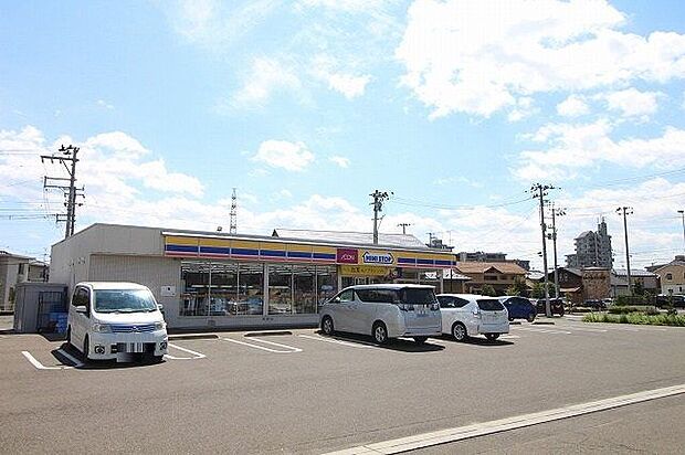 ミニストップ仙台富沢駅東口店 徒歩9分。 720m