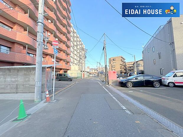 前面道路含む外観