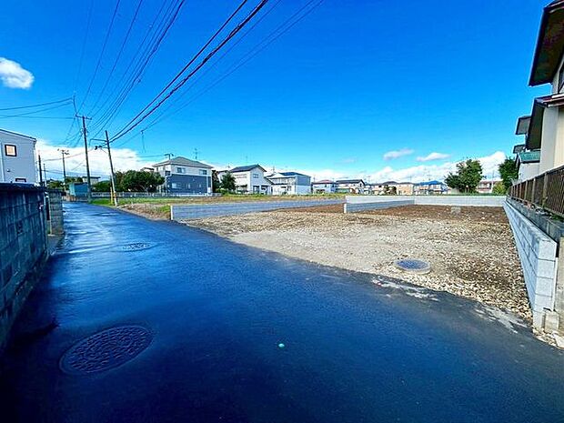 前面道路含む外観