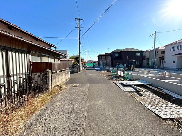 前面道路含む外観