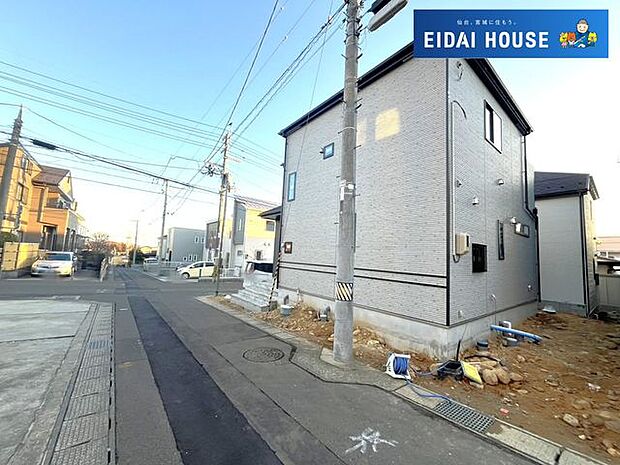 前面道路含む外観