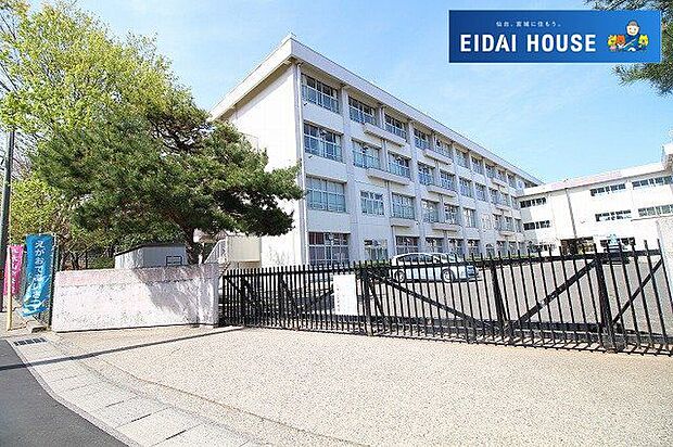 仙台市立八木山中学校 徒歩11分。 810m