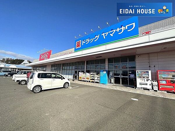 ドラッグヤマザワ汐見台店 徒歩22分。 1710m