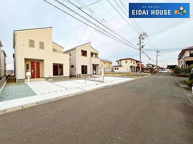 前面道路含む外観