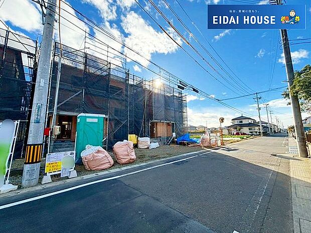 前面道路含む外観