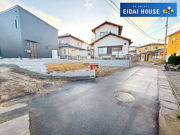 前面道路含む外観