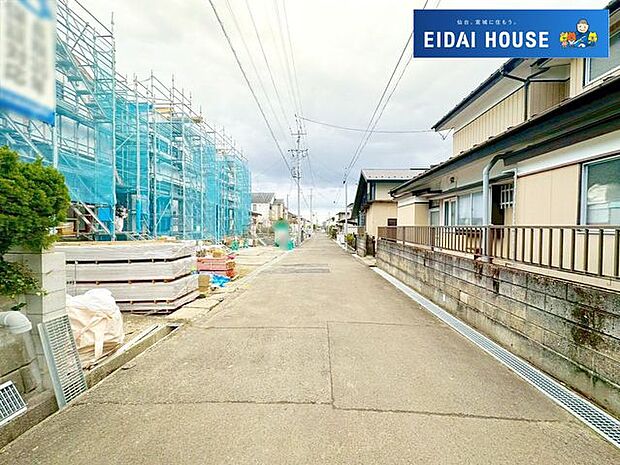 前面道路含む外観