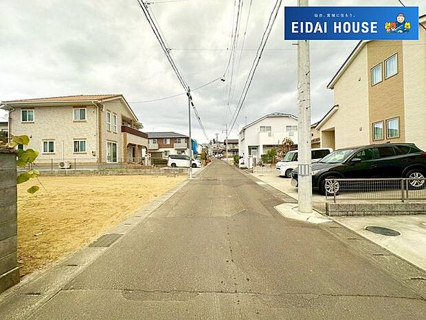 前面道路含む外観