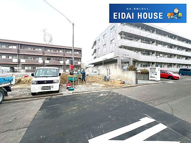 前面道路含む外観