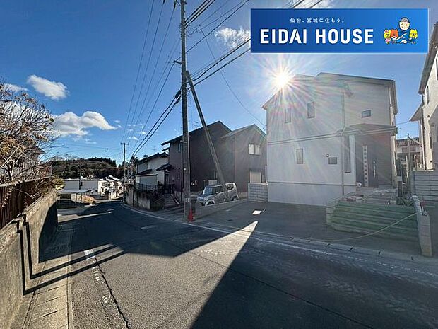 前面道路含む外観