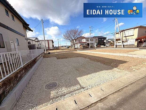 前面道路含む外観