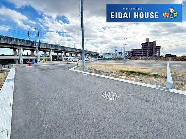 前面道路含む外観