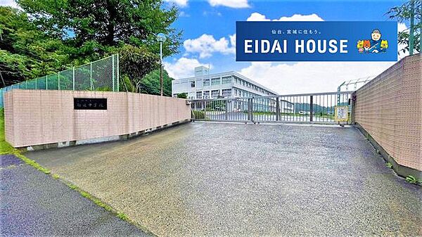 柴田町立船迫中学校 徒歩8分。 590m
