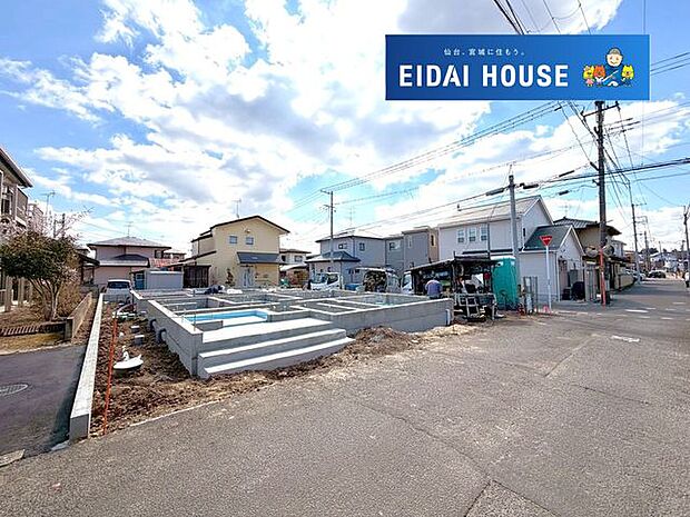 前面道路含む外観