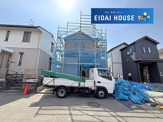 前面道路含む外観