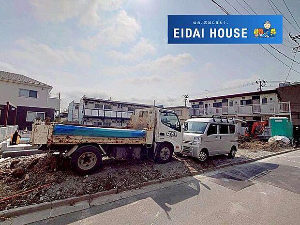 前面道路含む外観