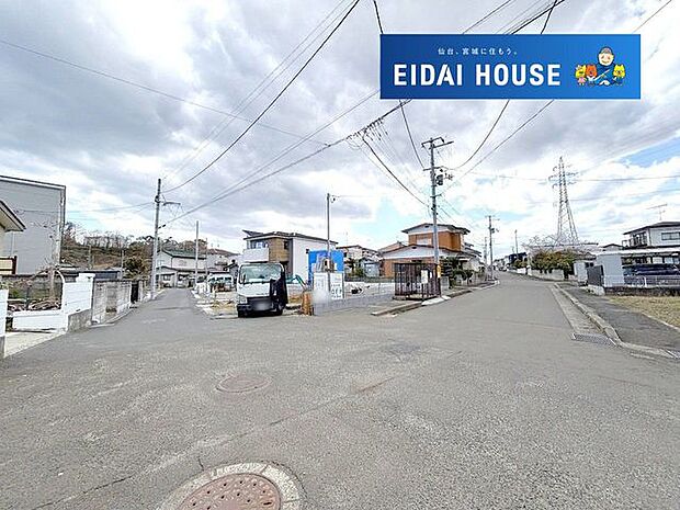 前面道路含む外観