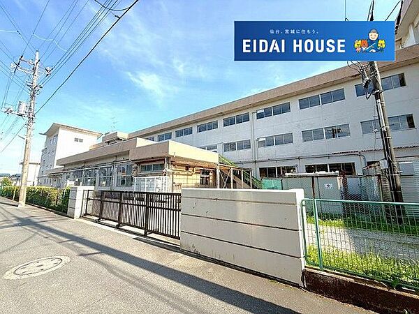 市川市宮久保小学校 270m