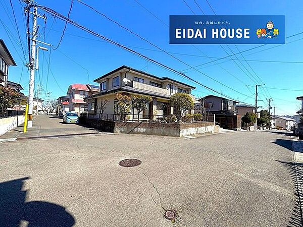 前面道路含む外観