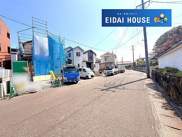 前面道路含む外観