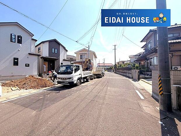 前面道路含む外観