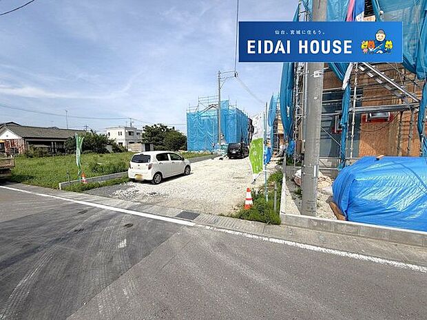 前面道路を含む現地現況外観写真