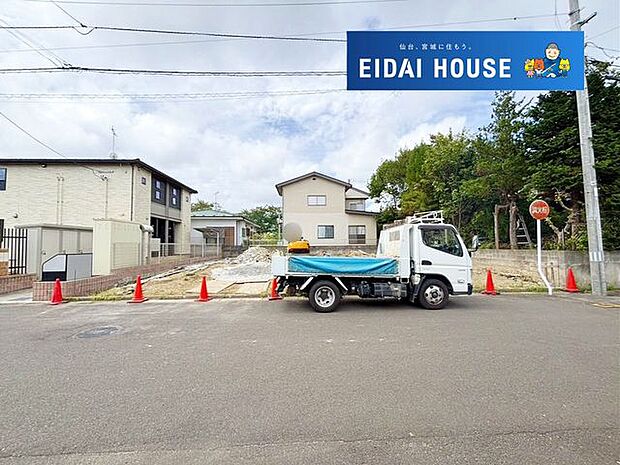 前面道路を含む現地現況外観写真