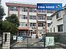 周辺：南小泉小学校 徒歩7分。 550m