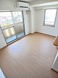 フォーリスト　ヴィレッジ弐番館 306 3階ワンルームのリビング/ダイニング