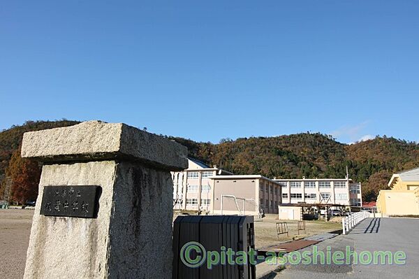 中学校「米原市立双葉中学校まで2856m」