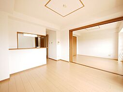 カイラス・ドルフ 404 4階3LDKのリビング/ダイニング