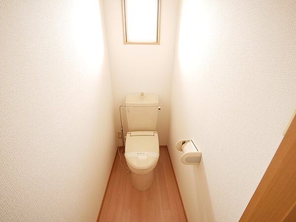 2階　トイレ（暖房便座）