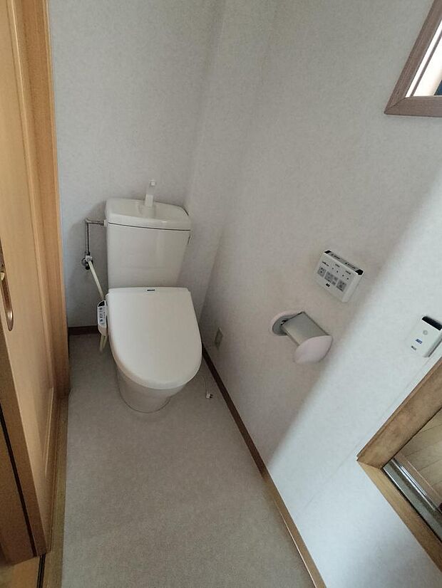 1階ウォシュレット付きトイレ