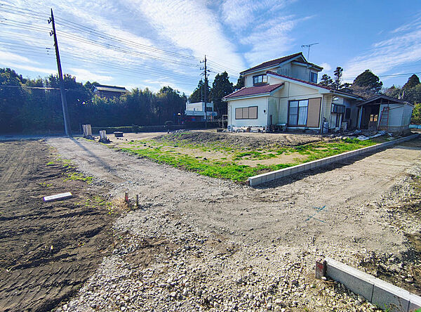 南側の公衆用道路。