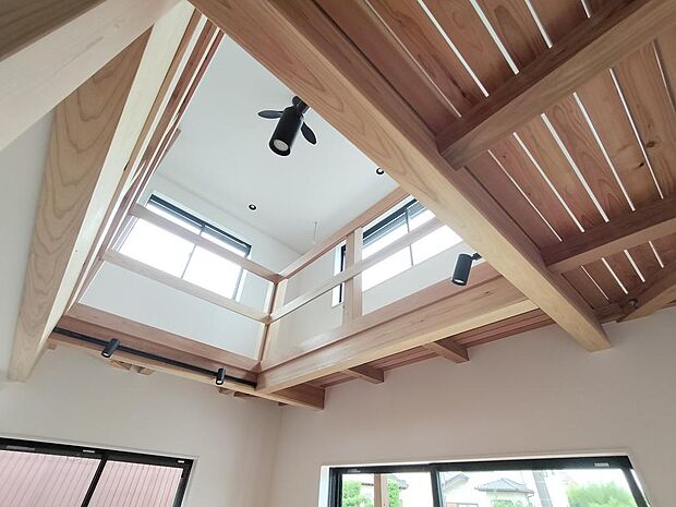 リビングから見た吹き抜け上部。