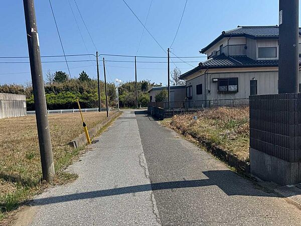 北側接道・東側から西方向