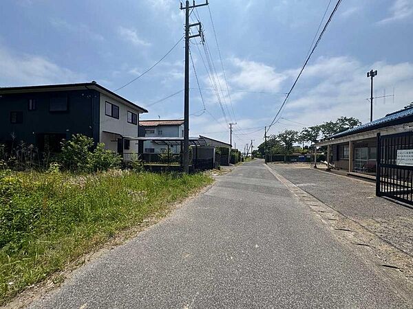 西側接道・北側から南方向