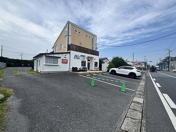 店舗前駐車場
