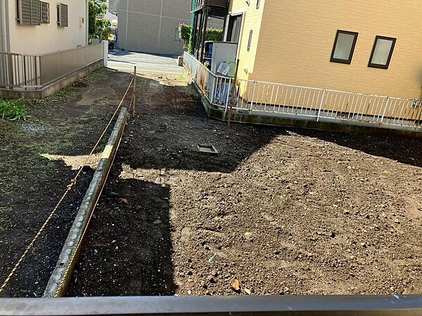 専用通路部分に駐車スペースがございます。