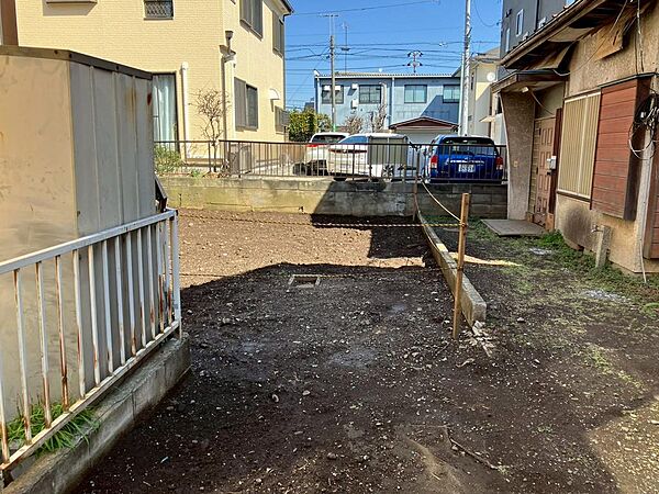 道路から奥まった敷地で、落ち着いた住環境も魅力。