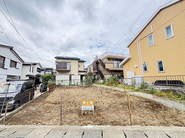 南東角地で日当たり良好、風通し良好です