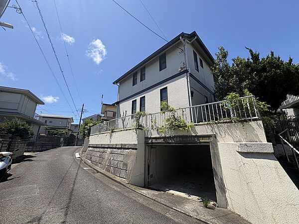 敷地が高いので陽当たり、風通し良好です