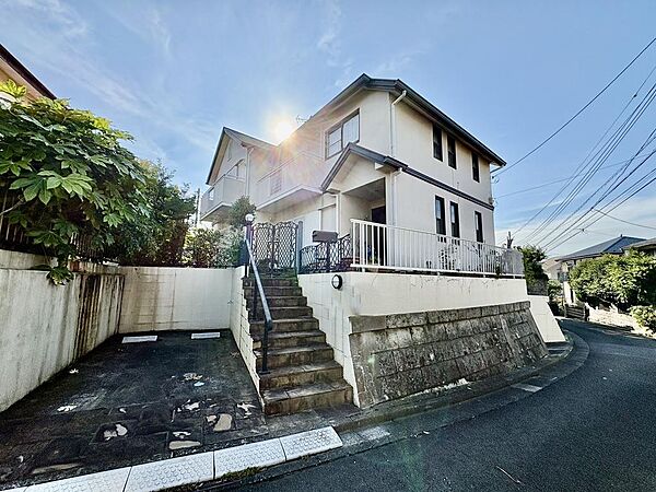 閑静な住宅街の二世帯住宅です