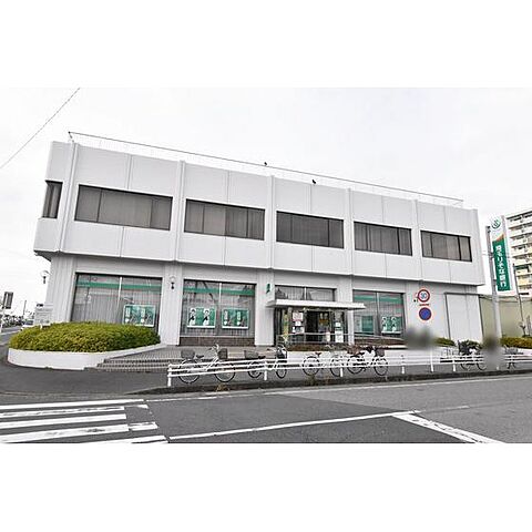 銀行「埼玉りそな銀行みさと団地出張所まで626ｍ」