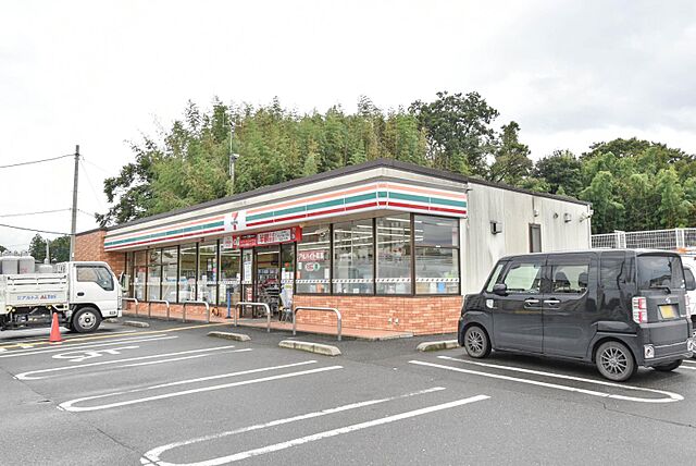 コンビニ「セブンイレブン上尾平方北店まで563ｍ」