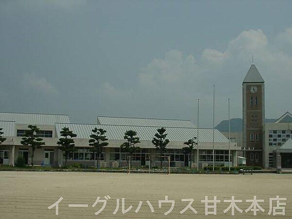 画像17:朝倉市立甘木小学校（582m）